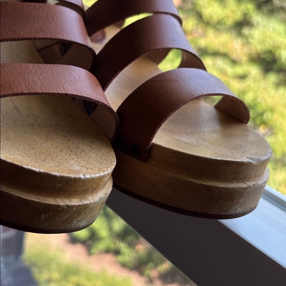 Madewell The Sigrid Strappy Clog Sandals in English Saddle - Picture 13 of 16